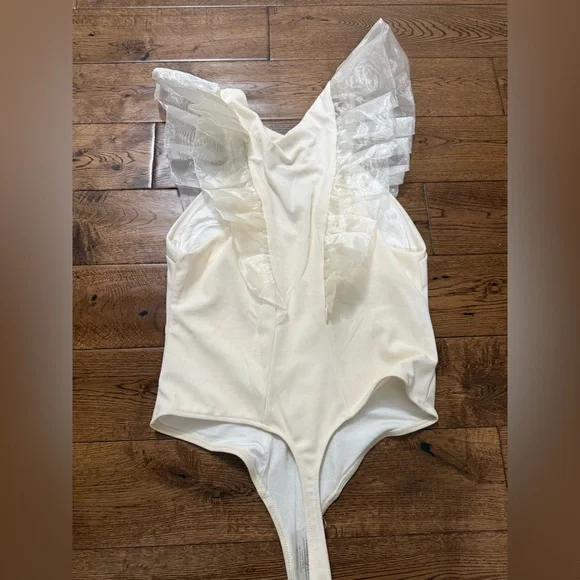 NWT Intimately Free People Ivory Ruffle Bodysuit Size Large - Picture 3 of 5